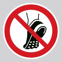 Autocollant Panneau chaussures à picots métalliques interdites - ISO7010 - P035